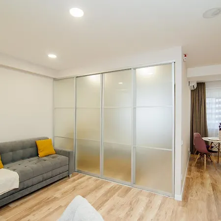 Oaza Urbana Langa Circ Si Centru - Modern Si Confortabil Κισινάου